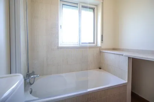 MORADIA T4 COM PISCINA - Image 47