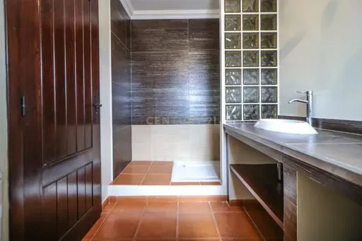 MORADIA T4 COM PISCINA - Image 50