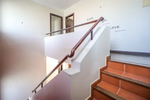 MORADIA T4 COM PISCINA - Image 12
