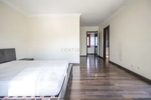 MORADIA T4 COM PISCINA - Image 34