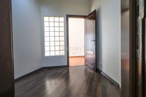 MORADIA T4 COM PISCINA - Image 31