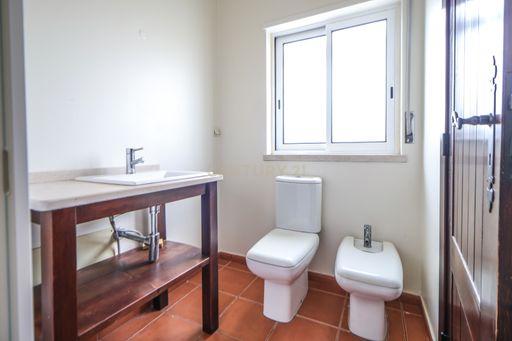 MORADIA T4 COM PISCINA - Image 41