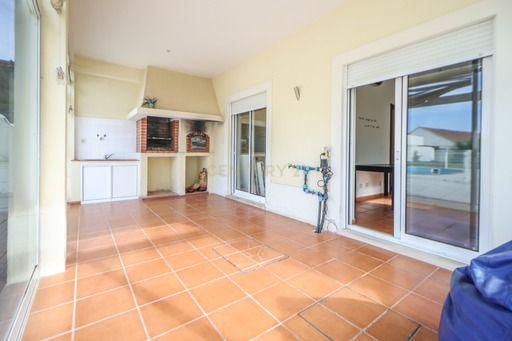 MORADIA T4 COM PISCINA - Image 57