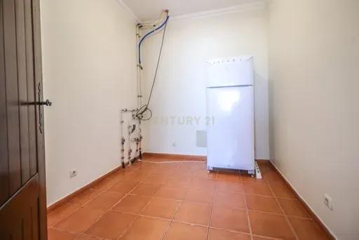 MORADIA T4 COM PISCINA - Image 60