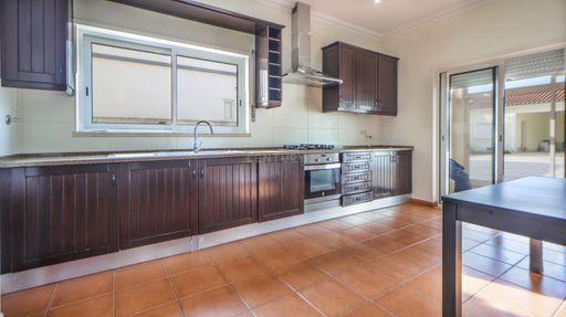 MORADIA T4 COM PISCINA - Image 54