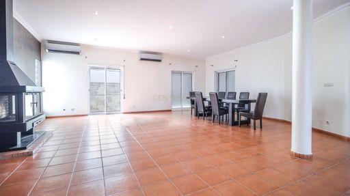 MORADIA T4 COM PISCINA - Image 61