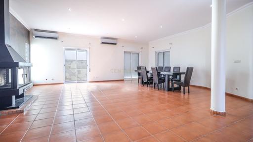 MORADIA T4 COM PISCINA - Image 61