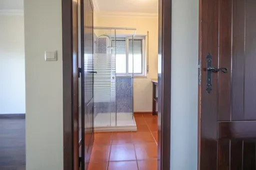 MORADIA T4 COM PISCINA - Image 48