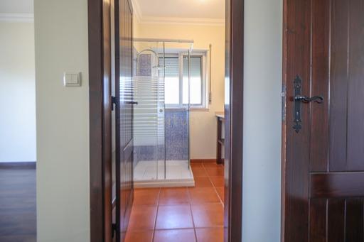 MORADIA T4 COM PISCINA - Image 48