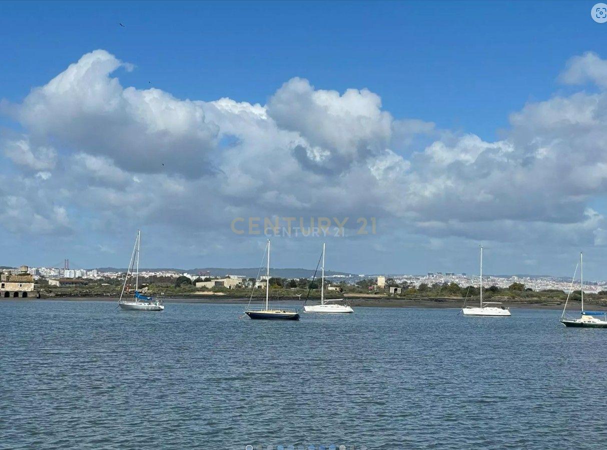Prédio para Reconstrução total na 1ª linha da Seixal - Image 15