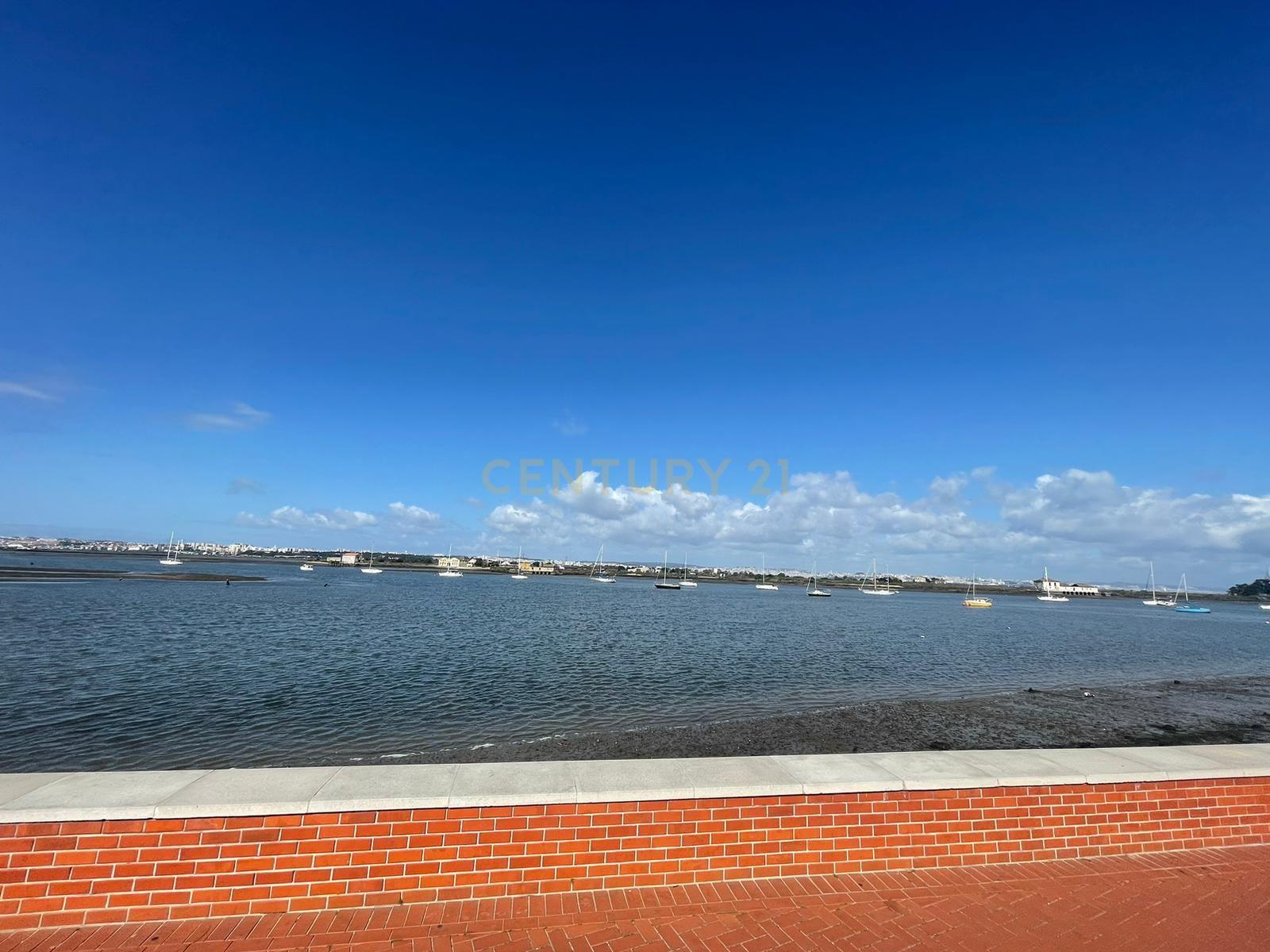 Prédio para Reconstrução total na 1ª linha da Seixal - Image 13