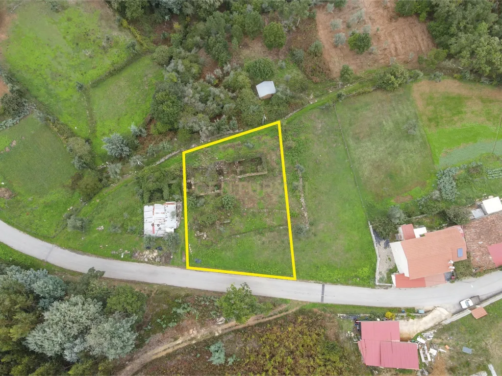 Terreno urbano com projeto aprovado situado em Peão, Góis. - Image 1