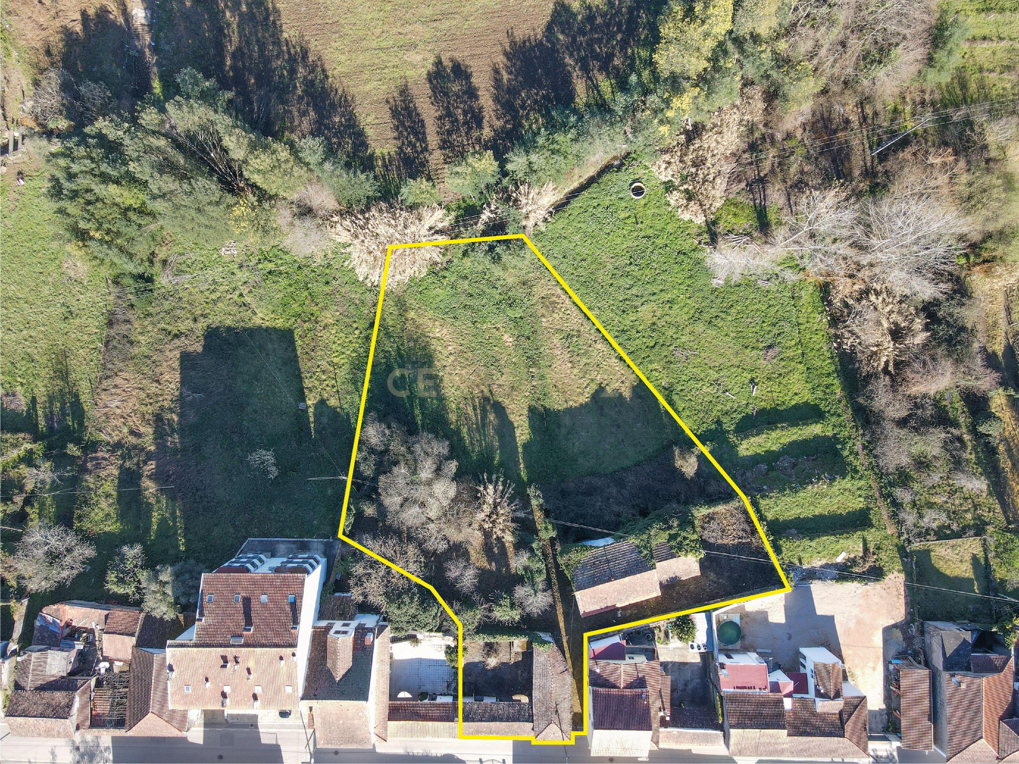 Quinta com lagar, telheiro, pátio, arrumos, terreno e poço numa localização excecional a 5 min. do centro da Lousã - Image 24