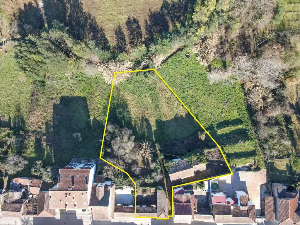 Quinta com lagar, telheiro, pátio, arrumos, terreno e poço numa localização excecional a 5 min. do centro da Lousã - Image 24