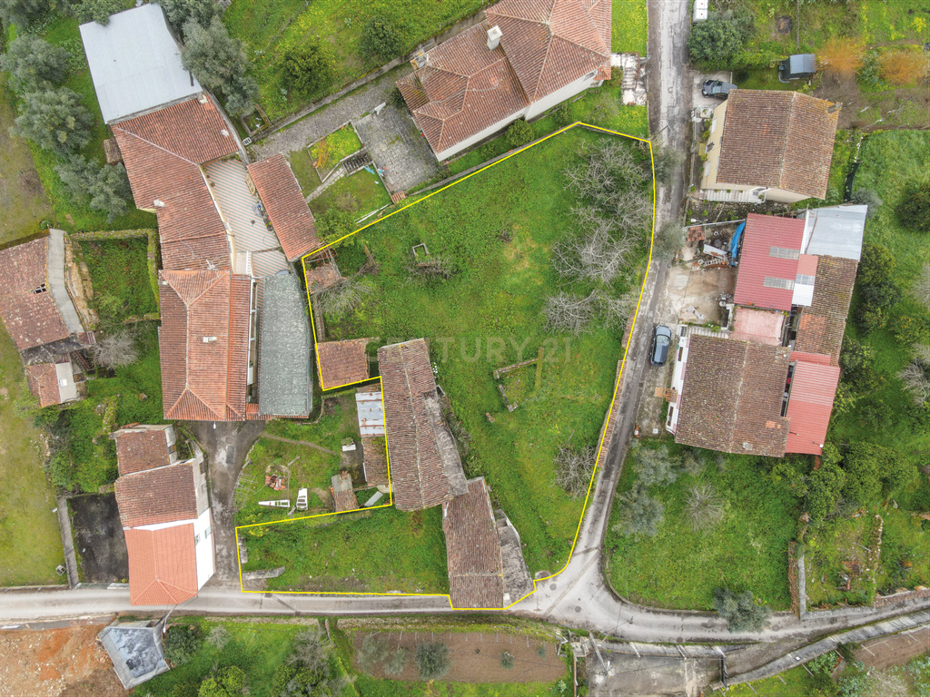 Propriedade com excelente potencial de reconstrução - Image 1