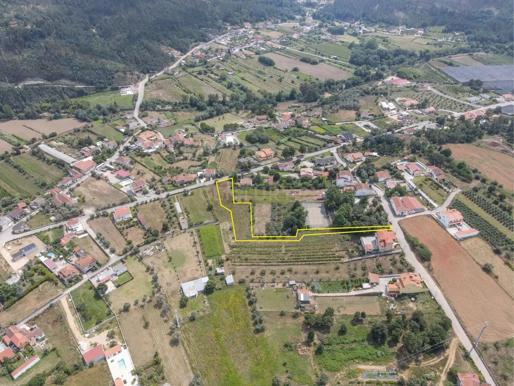 Terreno urbano plano com área total de 4.404m2  numa localização boa a 10 min da Lousã - Image 7