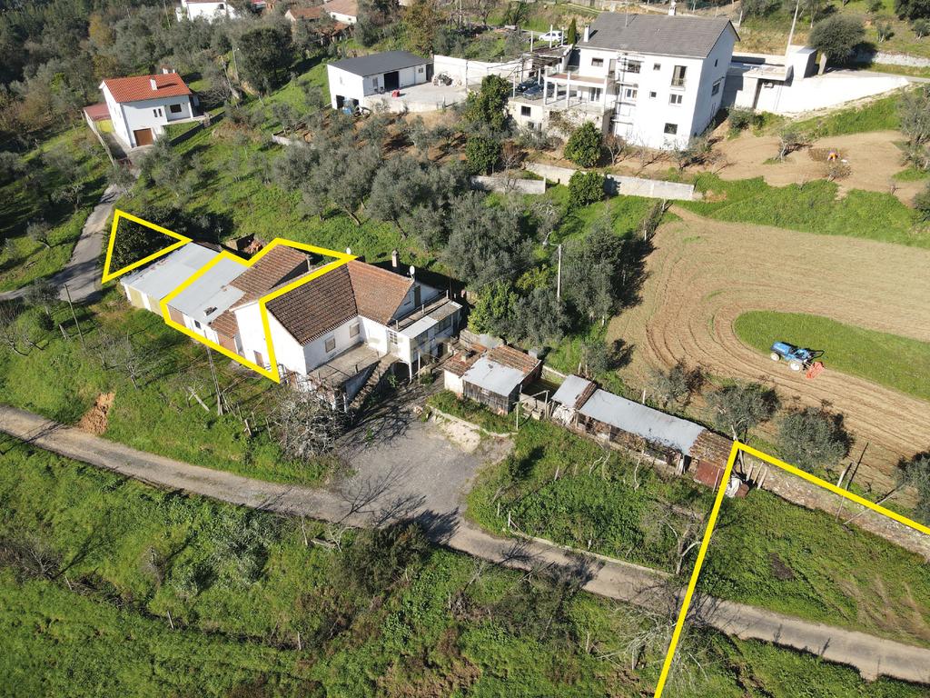 Moradia T1 + 1 com terreno, garagem e pátio - Góis - Image 6