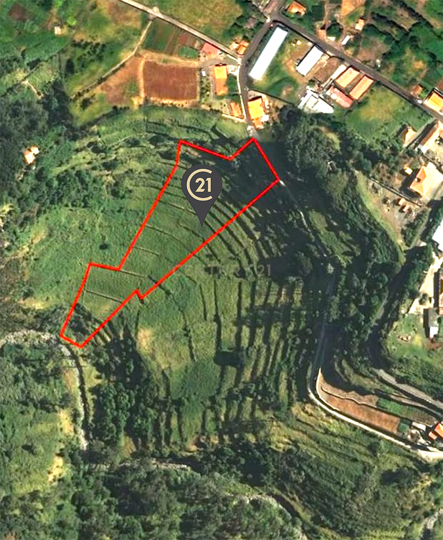 Terreno para Construção na Ponta do Pargo – 8.000 m² em Vale Privilegiado Próximo ao Novo Campo de Golfe - Image 1