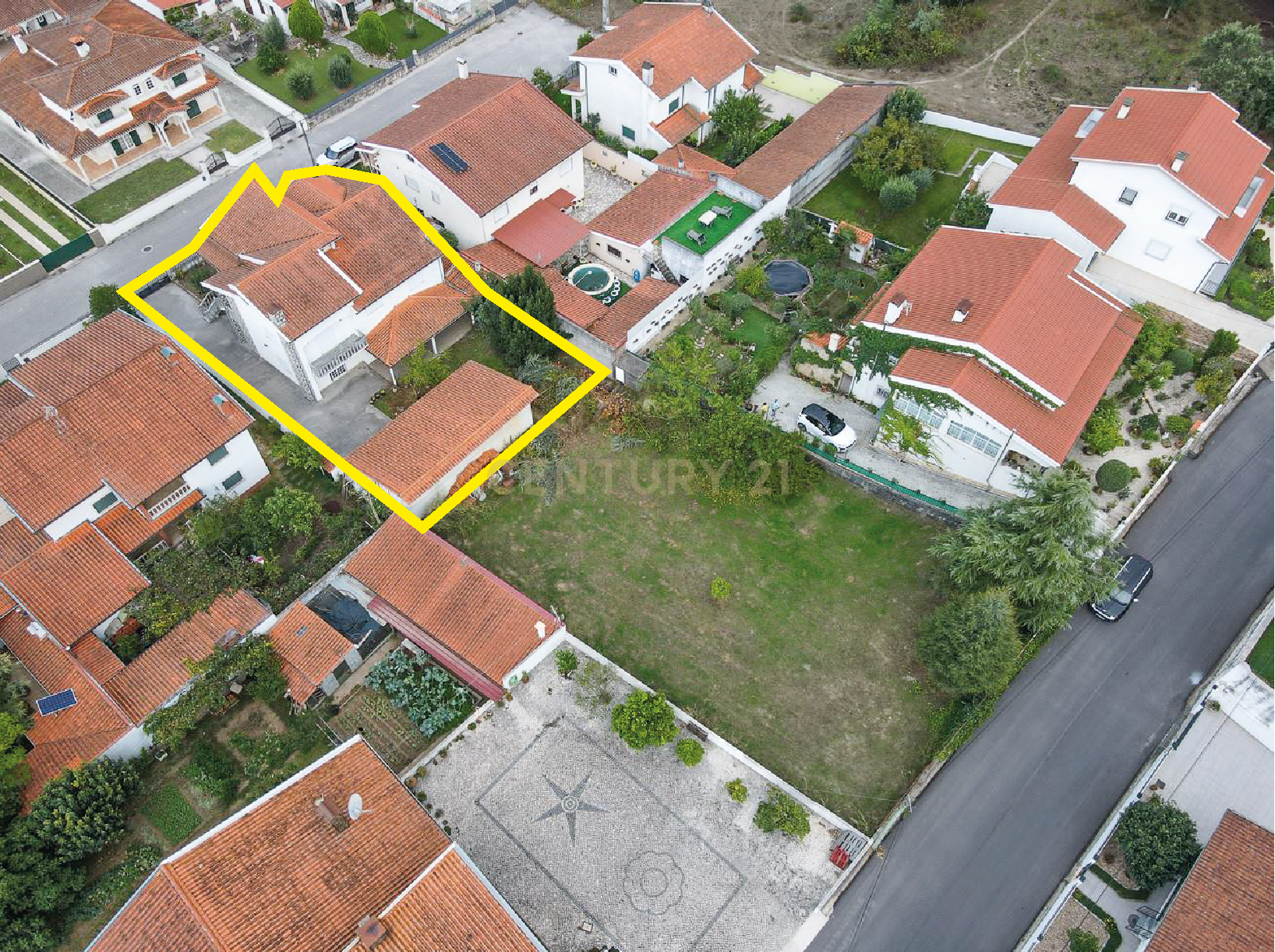 Moradia T5 - C/ espaço exterior e garagem - Image 38