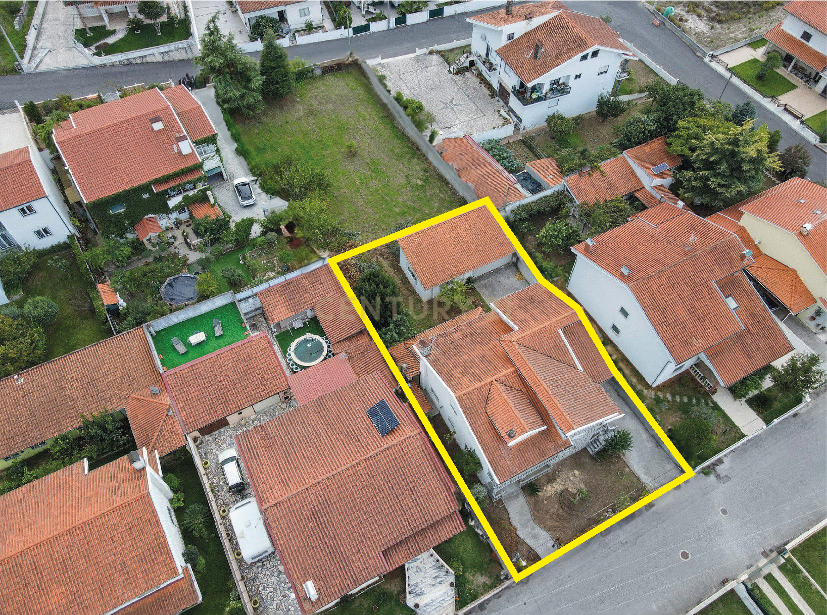 Moradia T5 - C/ espaço exterior e garagem - Image 2