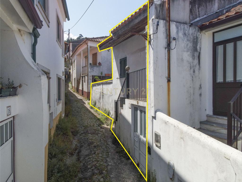 Moradia T2 + T3 - Localização tranquila - Image 3
