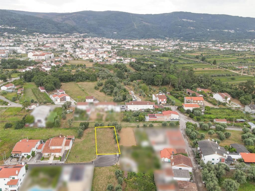 Lote para construção - Localização Tranquila - Image 2
