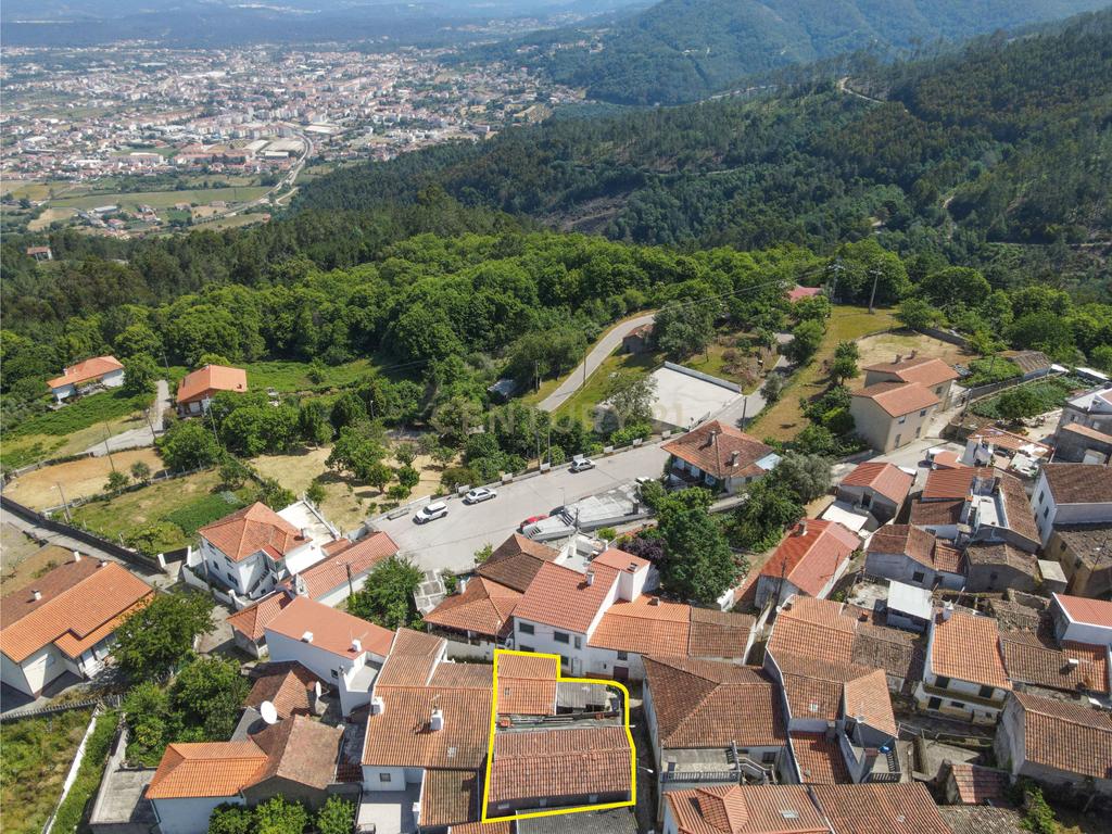 Moradia T2 + T3 - Localização tranquila - Image 1