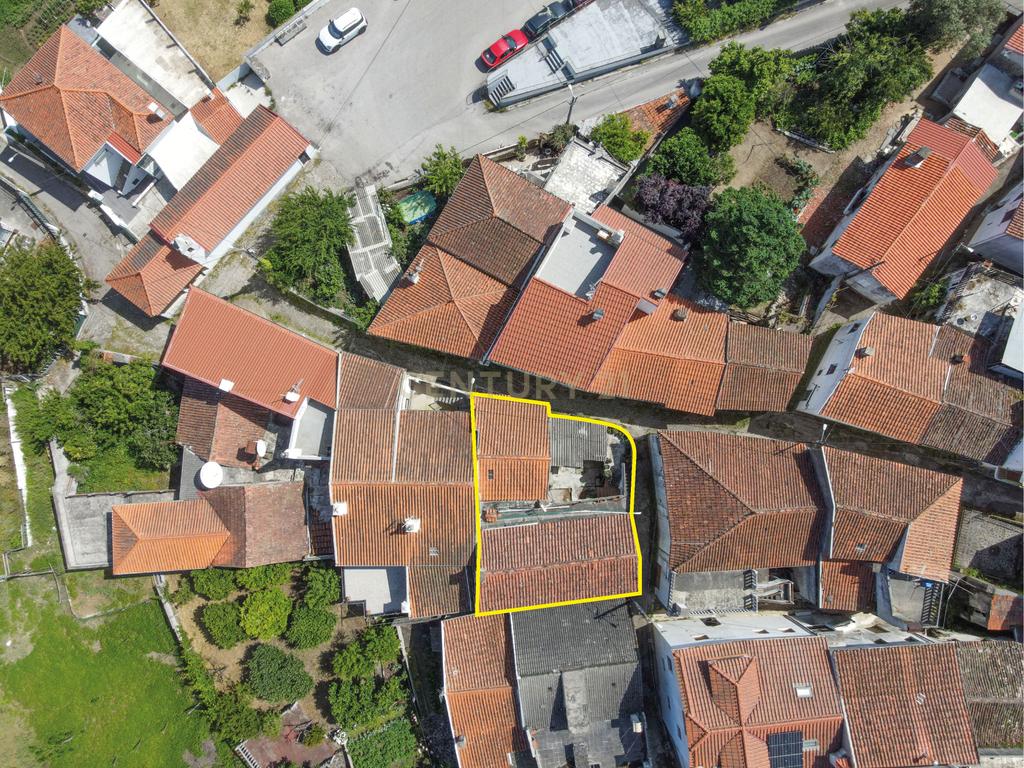 Moradia T2 + T3 - Localização tranquila - Image 6