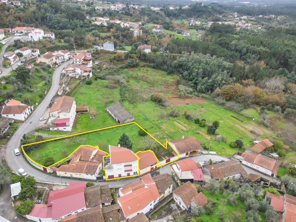 Moradia T4 - C/ terreno - Image 3