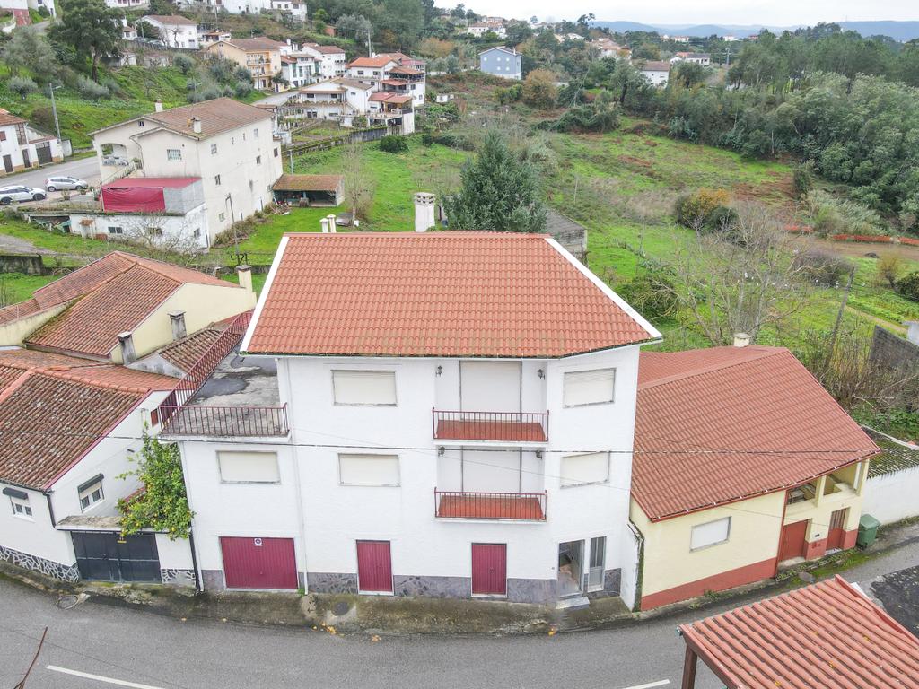 Moradia T4 - C/ terreno - Image 2