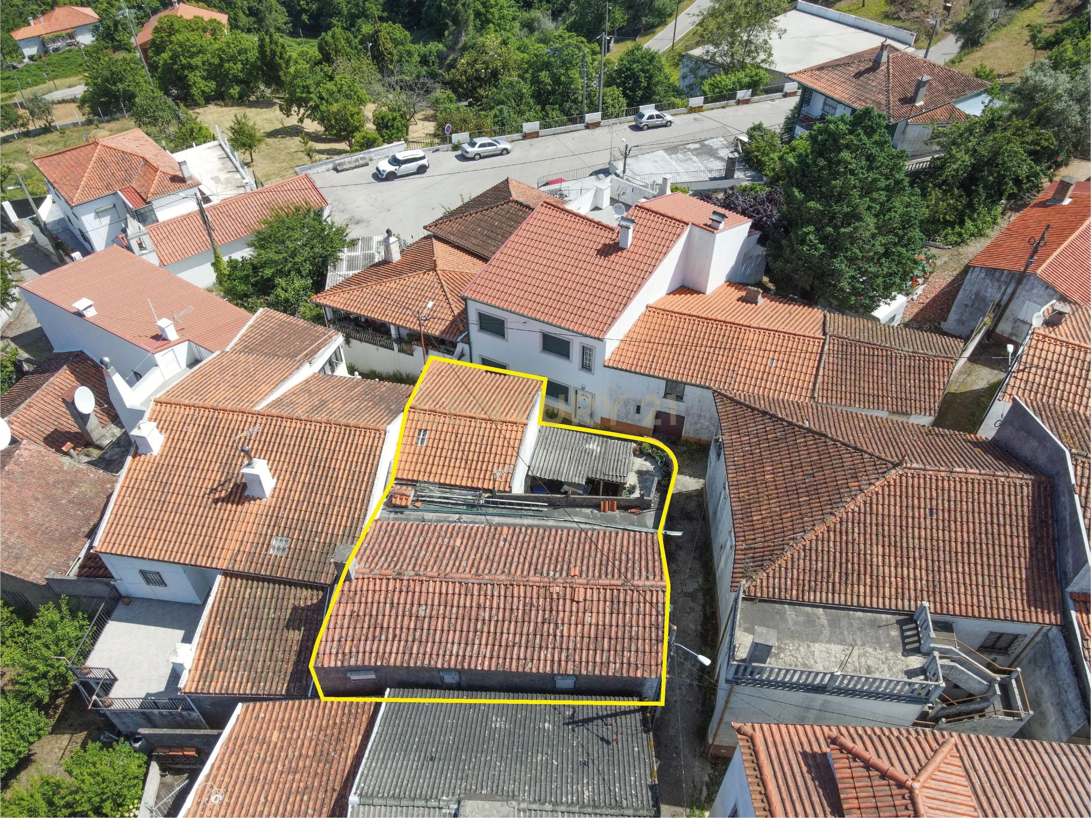 Moradia T2 + T3 - Localização tranquila - Image 33