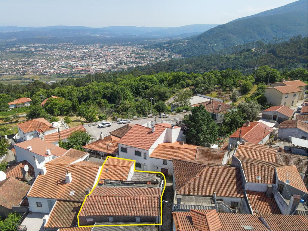 Moradia T2 + T3 - Localização tranquila - Image 2