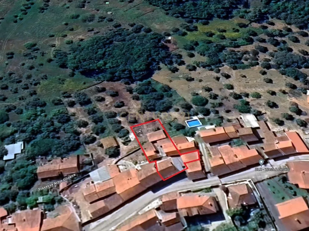 Moradia c/ Terreno e Anexos - Image 1