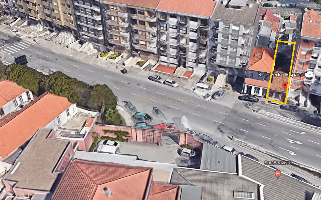 Terreno com projecto aprovado e licenças pagas em frente à Casa de Saúde da Boavista - Image 2