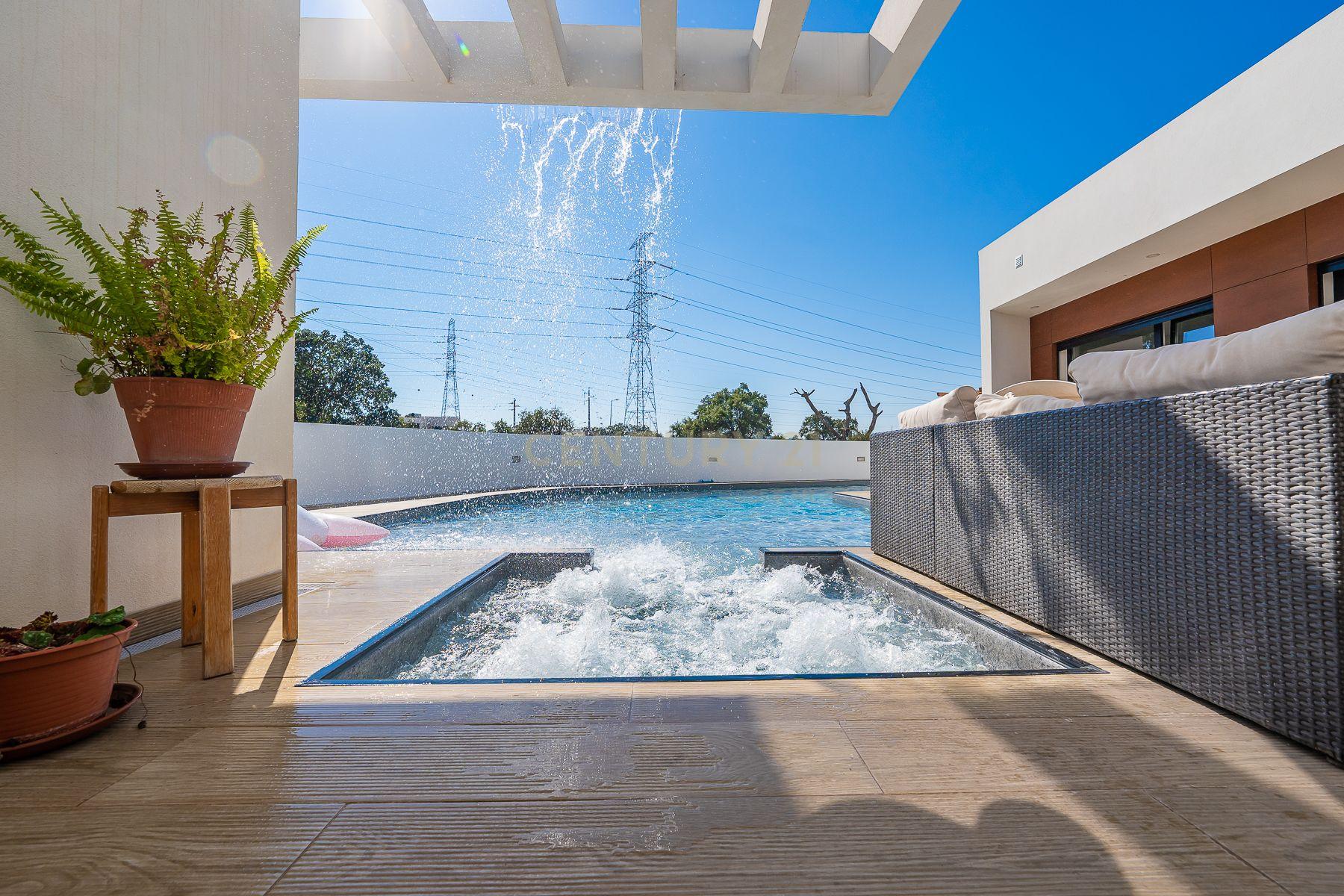 Extraordinária Moradia de Luxo T6 + 1 com Piscina e Jacuzzi , Quinta da Serralheira, Setúbal - Image 4