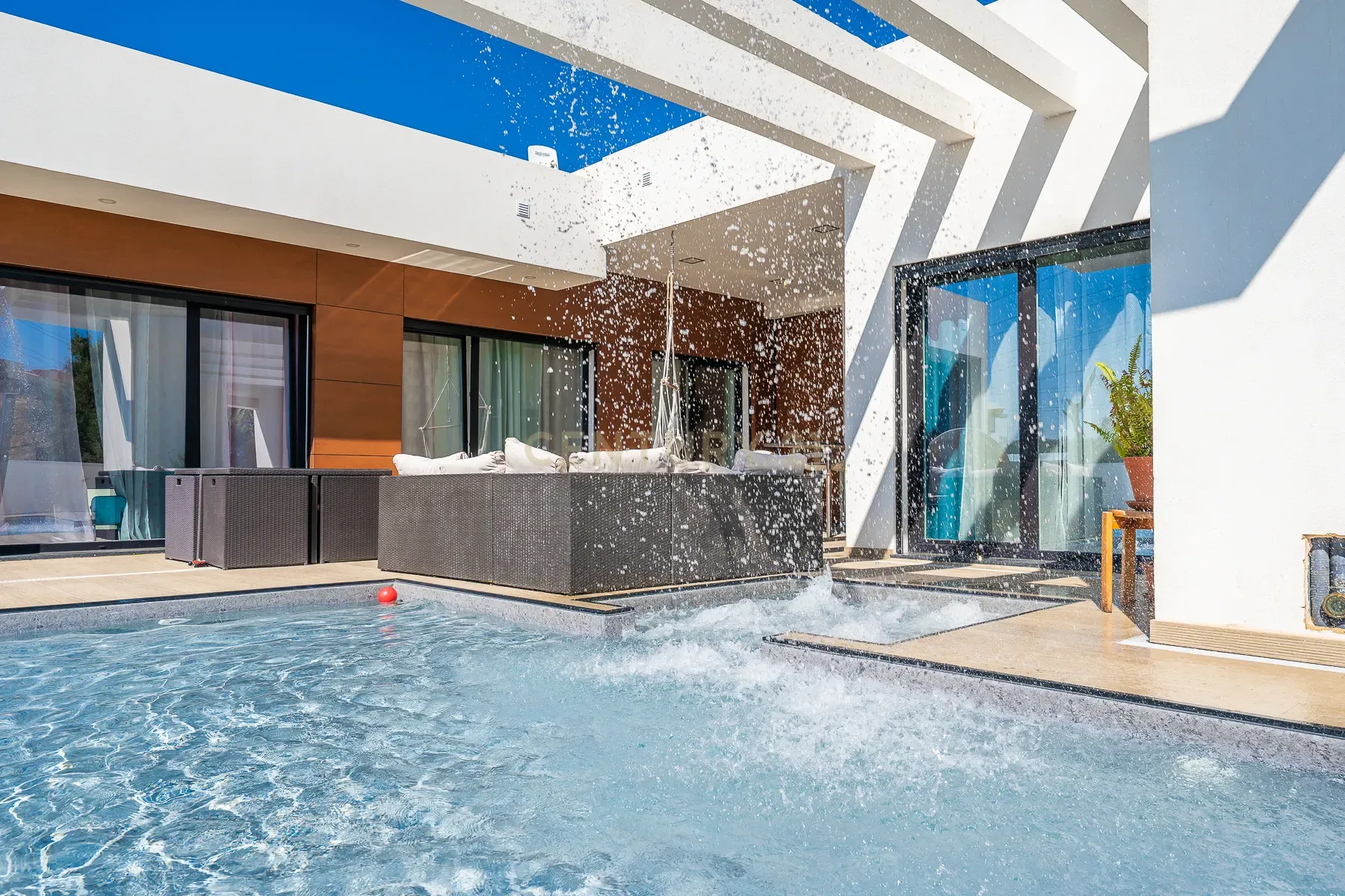 Extraordinária Moradia de Luxo T6 + 1 com Piscina e Jacuzzi , Quinta da Serralheira, Setúbal - Image 1