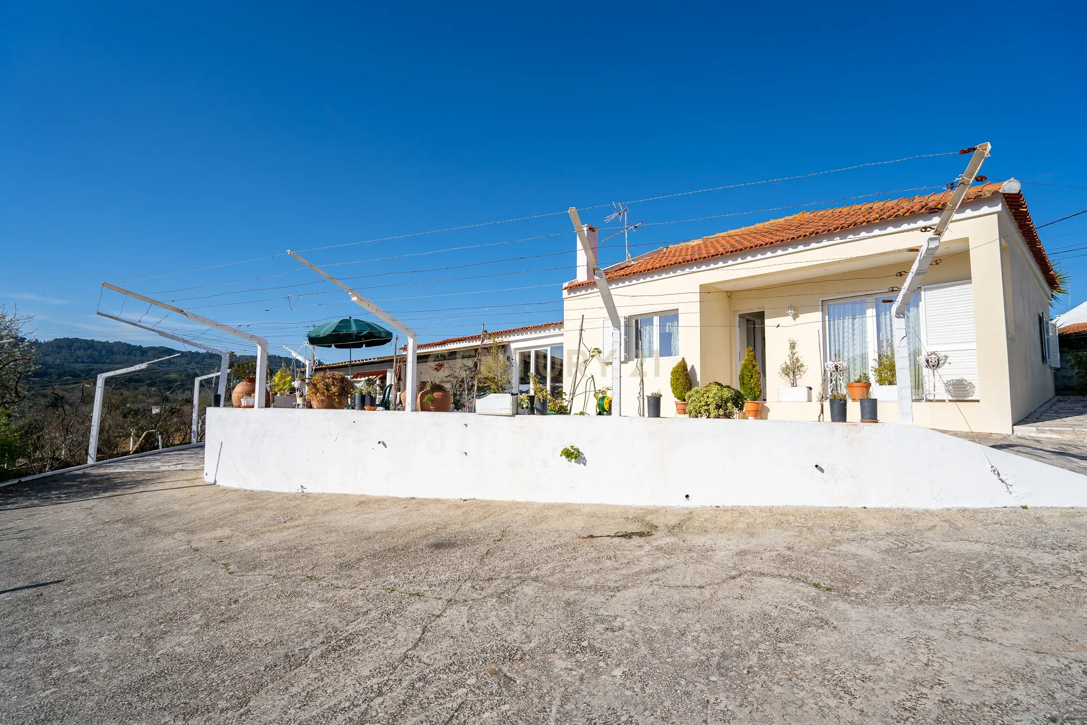 Encanto Rústico em Setúbal: Casa T3 com Quinta Acolhedora - Image 4