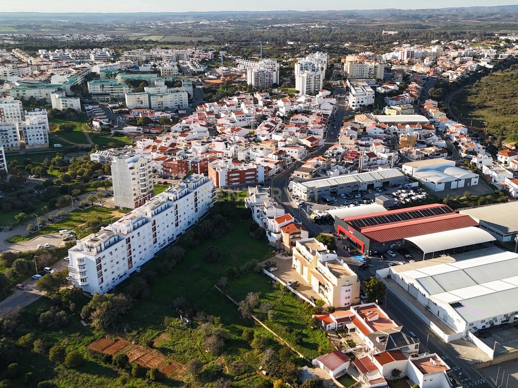 Moradia com 3400m de terreno em Portimão. - Image 8