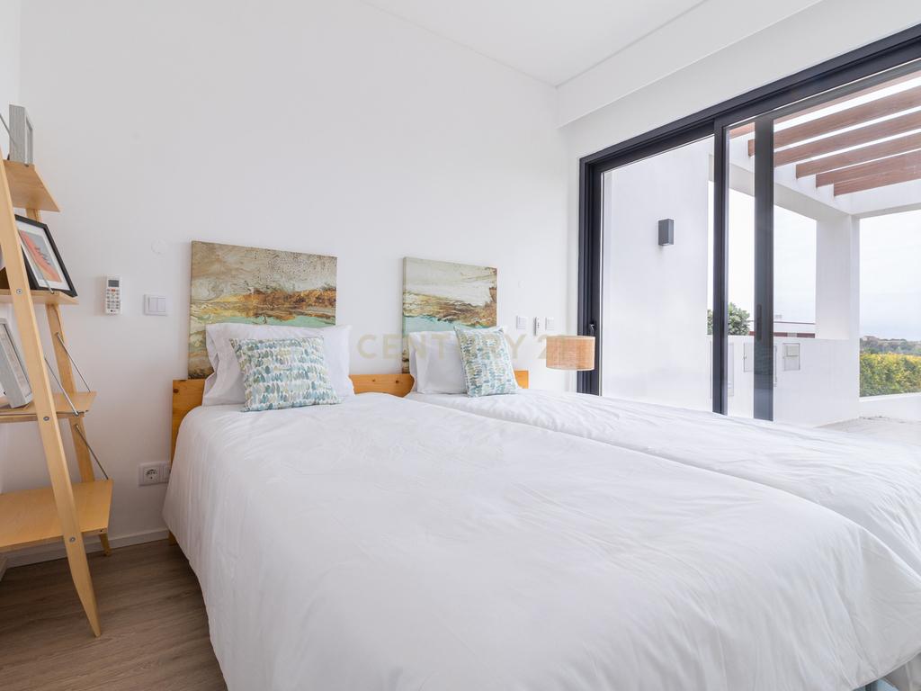 Moradia em banda T2 com vista golfe – Algarve - Image 4