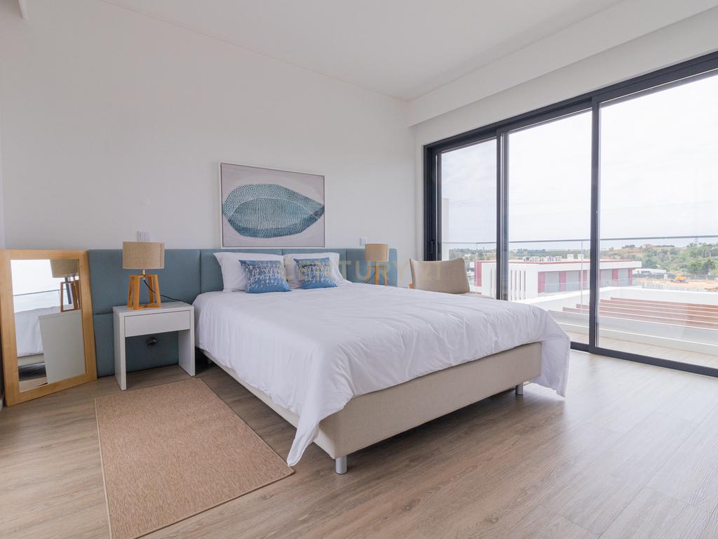 Moradia em banda T2 com vista golfe – Algarve - Image 35
