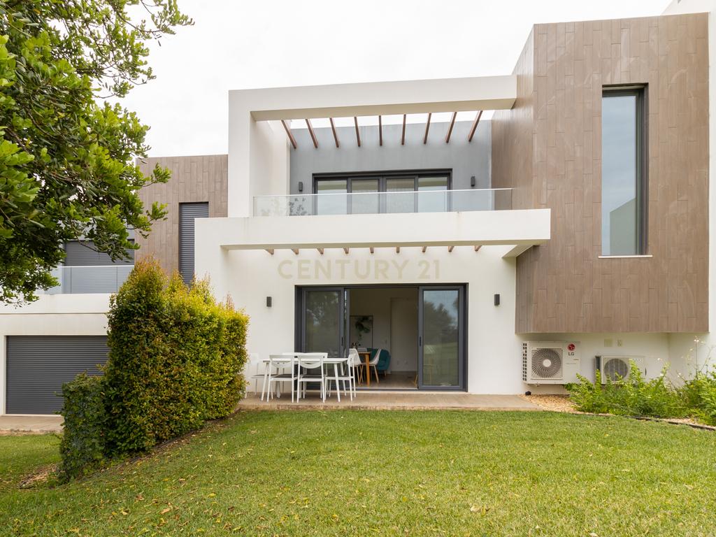 Moradia em banda T2 com vista golfe – Algarve - Image 24