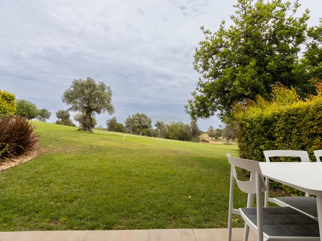 Moradia em banda T2 com vista golfe – Algarve - Image 25