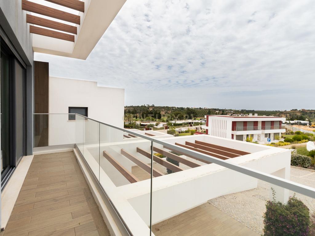 Moradia em banda T2 com vista golfe – Algarve - Image 30
