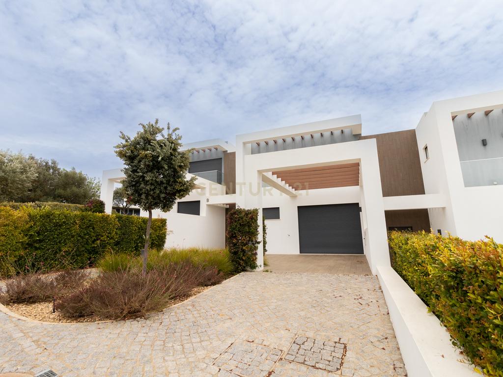 Moradia em banda T2 com vista golfe – Algarve - Image 31