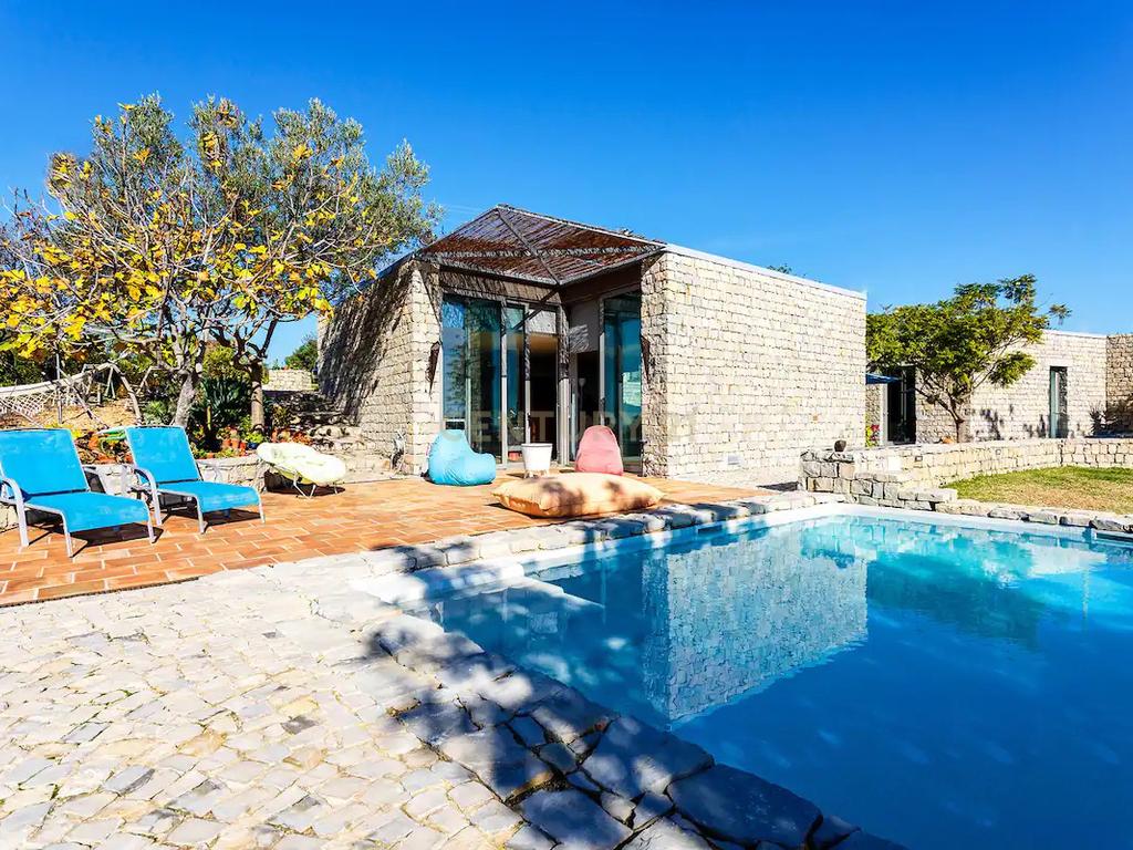 MORADIA TÉRREA T3 DE LUXO – ARQUITETURA CONTEMPORÂNEA EM PEDRA, A 8 MINUTOS DE TAVIRA - Image 2