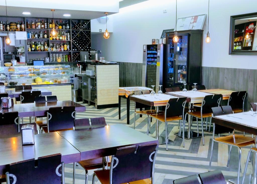 Restaurante Snack-Bar remodelado em Monte Abraão, clientes regulares e fidelizados - Image 7