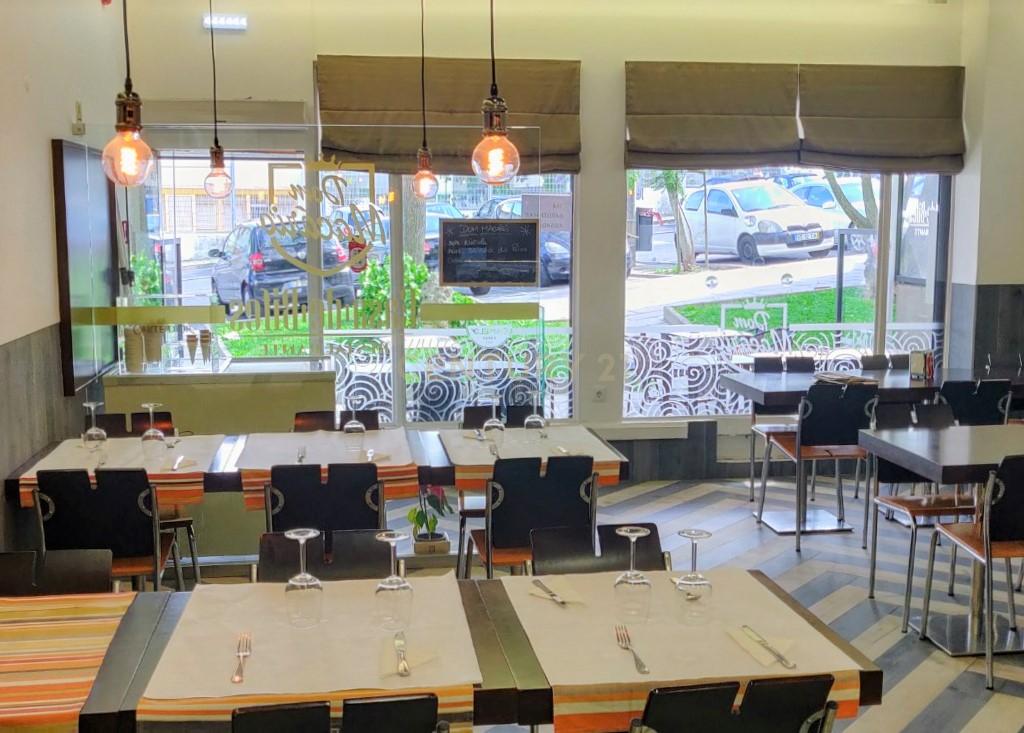 Restaurante Snack-Bar remodelado em Monte Abraão, clientes regulares e fidelizados - Image 1