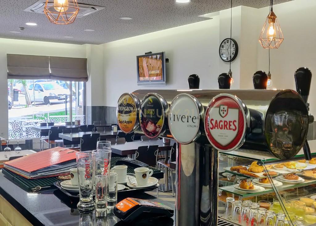 Restaurante Snack-Bar remodelado em Monte Abraão, clientes regulares e fidelizados - Image 9