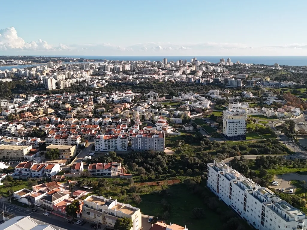 Moradia com 3400m de terreno em Portimão. - Image 10
