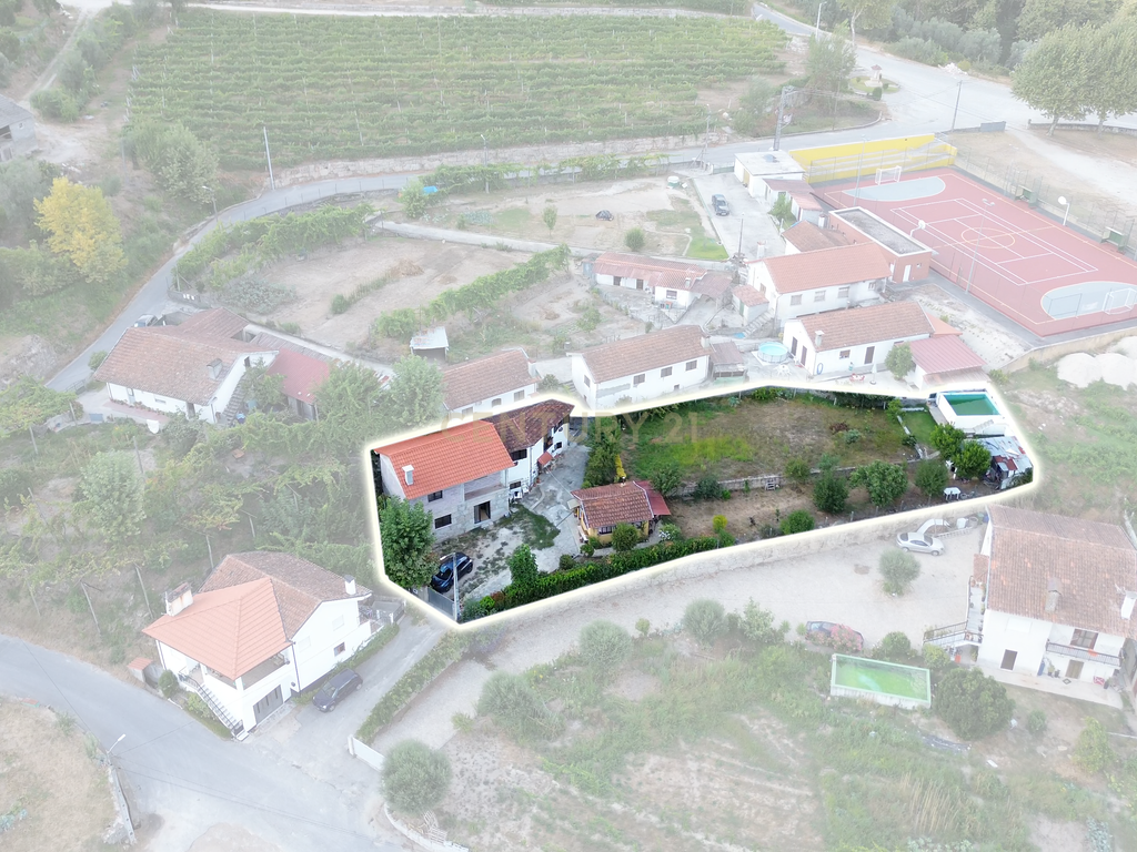 Moradias T2 e T3 no Lugar de Faia - Celorico Basto com terreno - Image 1